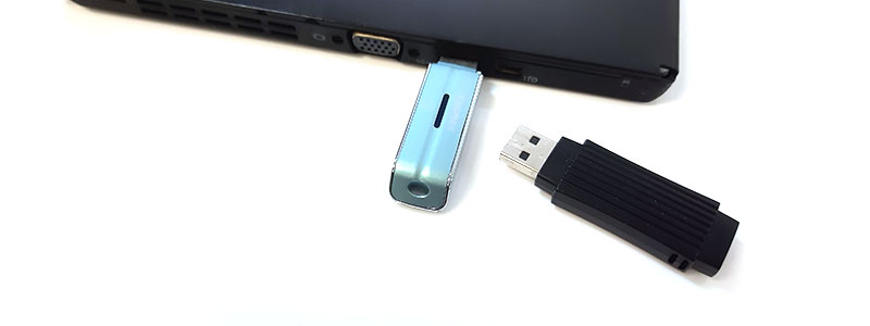 USBメモリは別のUSBメモリにバックアップ由